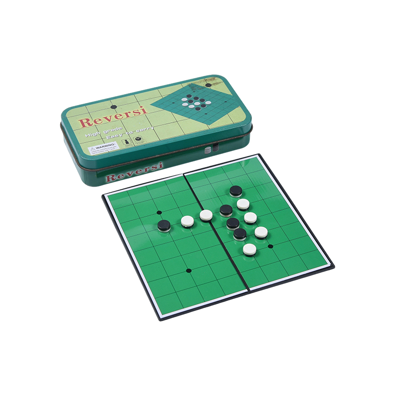 Zelené kovové cínové puzdro Prenosná hra Reversi (Othello).
