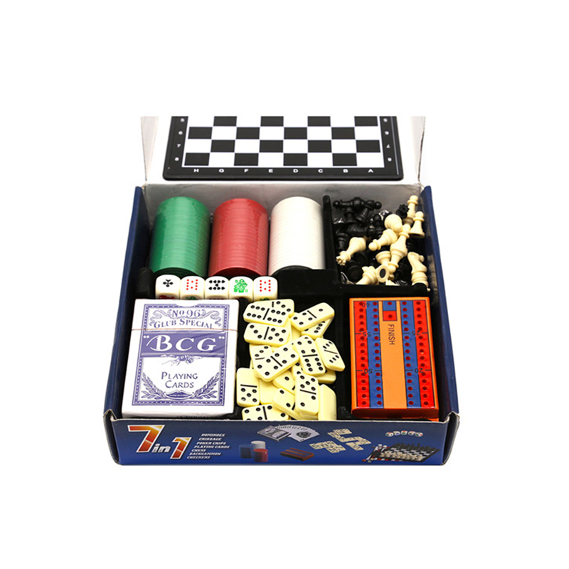 Klasická súprava viacerých hier – kombinácia šach, domino, poker a dáma