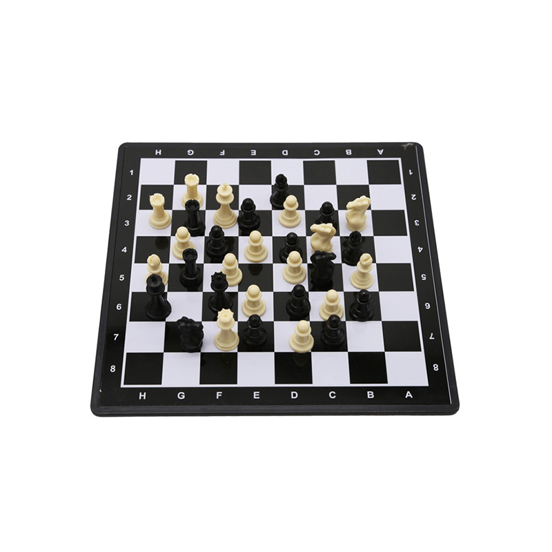 Klasická súprava viacerých hier – kombinácia šach, domino, poker a dáma