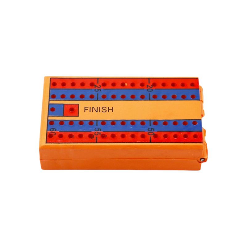 Klasická súprava viacerých hier – kombinácia šach, domino, poker a dáma