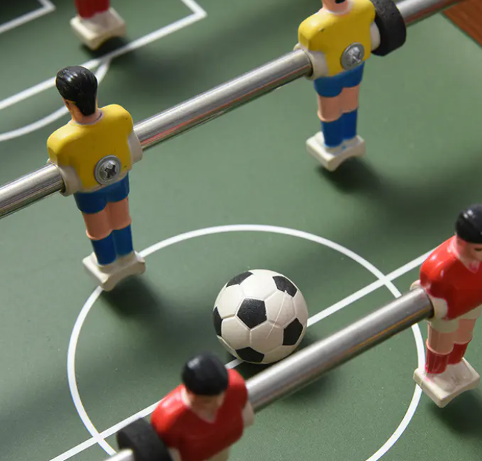 Ako stolný futbal zlepšuje budovanie tímu na pracovisku a produktivitu?